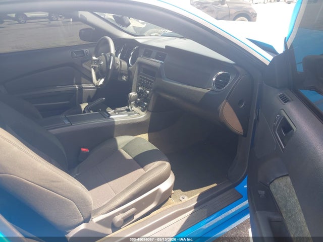 45086067 :رقم المزاد ، 1ZVBP8AM7E5205228 vin ، 2014 Ford Mustang V6 مزاد بيع