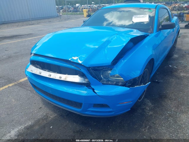 45086067 :رقم المزاد ، 1ZVBP8AM7E5205228 vin ، 2014 Ford Mustang V6 مزاد بيع