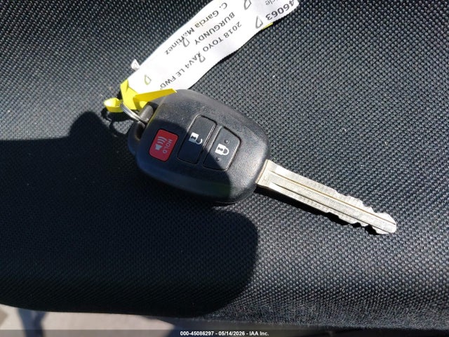 2T3ZFREV9JW515719 Toyota RAV4 LE