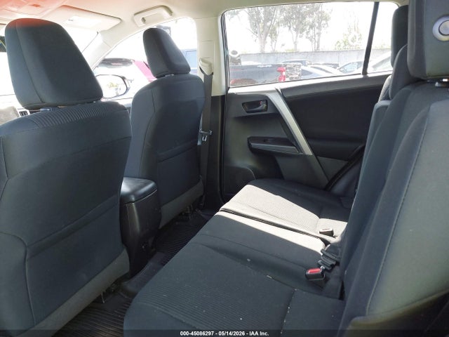 2T3ZFREV9JW515719 Toyota RAV4 LE