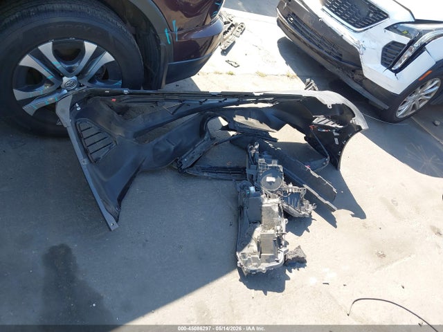 2T3ZFREV9JW515719 Toyota RAV4 LE