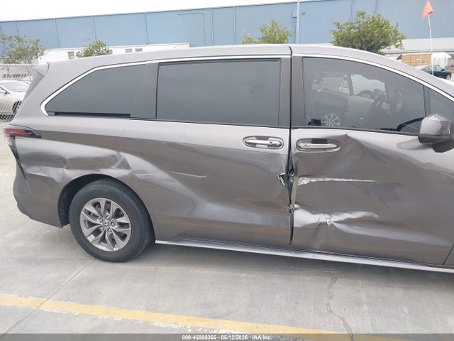 Toyota SIENNA XLE 2023 5TDYSKFC2PS094819 Image 6