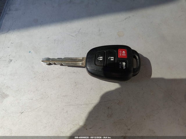 45086528 :رقم المزاد ، 4T4BF1FK4GR532913 vin ، 2016 Toyota Camry Le مزاد بيع