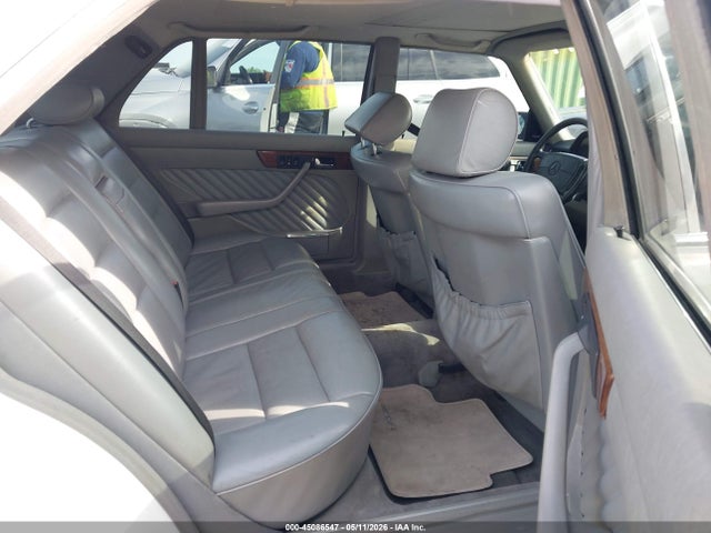 45086547 :رقم المزاد ، WDBCA39E9LA503453 vin ، 1990 Mercedes-benz 560 Sel مزاد بيع