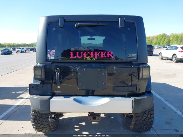 1C4BJWEG3FL618077 Jeep Wrangler Unlimited Sahara