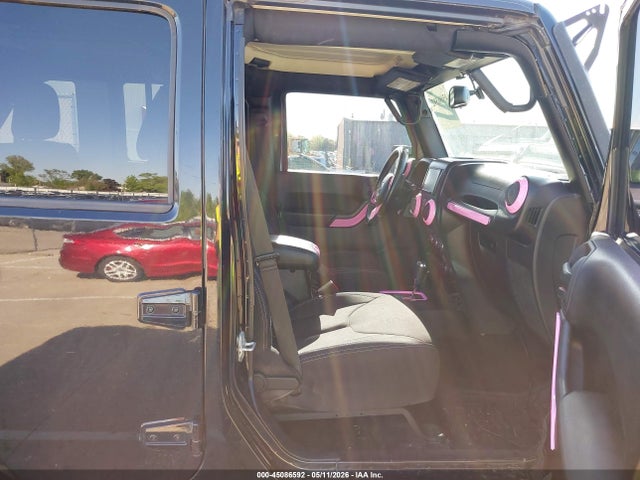 1C4BJWEG3FL618077 Jeep Wrangler Unlimited Sahara