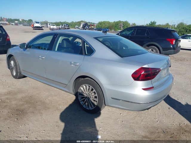 45086651 :رقم المزاد ، 1VWBT7A37HC067669 vin ، 2017 Volkswagen Passat 1.8t Se مزاد بيع
