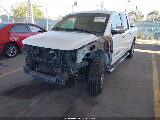 Nissan TITAN SV 2014 1N6AA0ED2EN512153 Image 2
