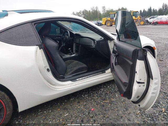 Scion FR-S 2015 JF1ZNAA17F9706558 Image 5