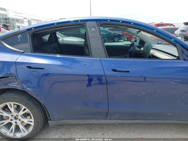2022 Tesla Model Y Long Range Dual Motor All-wheel Drive მანქანა იყიდება აუქციონზე, vin: 7SAYGDEE5NF370754, აუქციონის ნომერი: 45086715