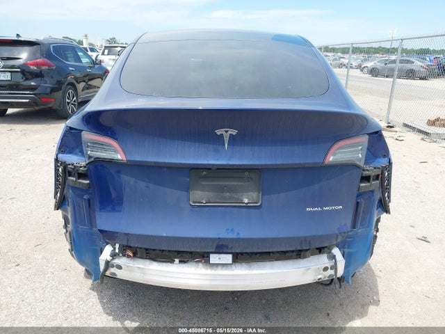 2022 Tesla Model Y Long Range Dual Motor All-wheel Drive მანქანა იყიდება აუქციონზე, vin: 7SAYGDEE5NF370754, აუქციონის ნომერი: 45086715