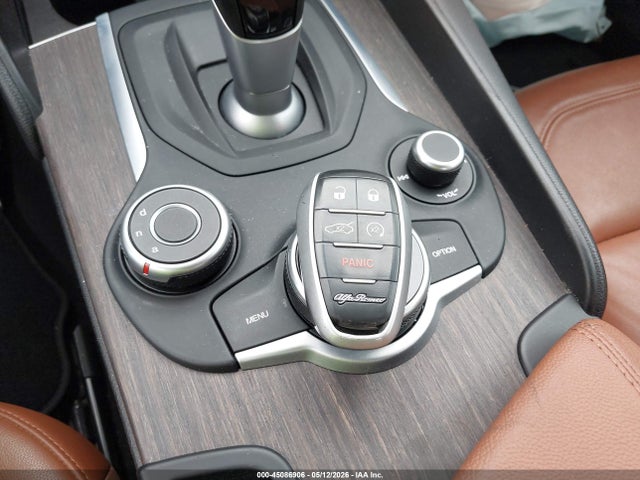 45086906 :رقم المزاد ، ZARFAECN2H7540258 vin ، 2017 Alfa Romeo Giulia Ti Rwd مزاد بيع