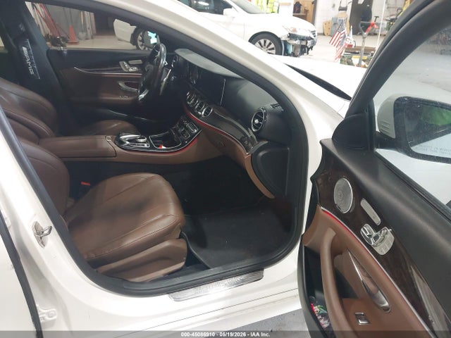 2017 Mercedes-benz E 300 4matic მანქანა იყიდება აუქციონზე, vin: WDDZF4KB7HA105576, აუქციონის ნომერი: 45086910