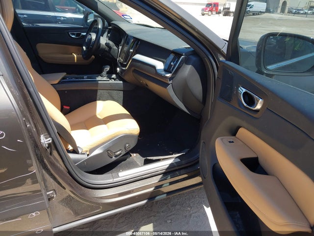Продаж на аукціоні авто 2020 Volvo Xc60 T5 Momentum, vin: YV4102RK1L1483658, номер лоту: 45087106