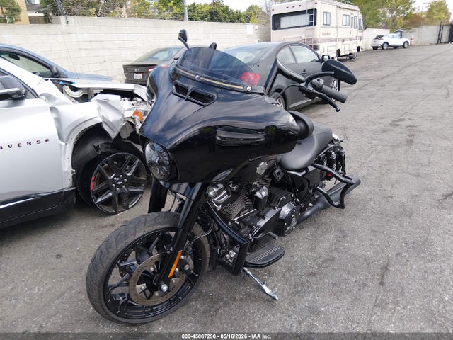 Harley-Davidson FLHXS 2023 1HD1KRP16PB609236 Image 2