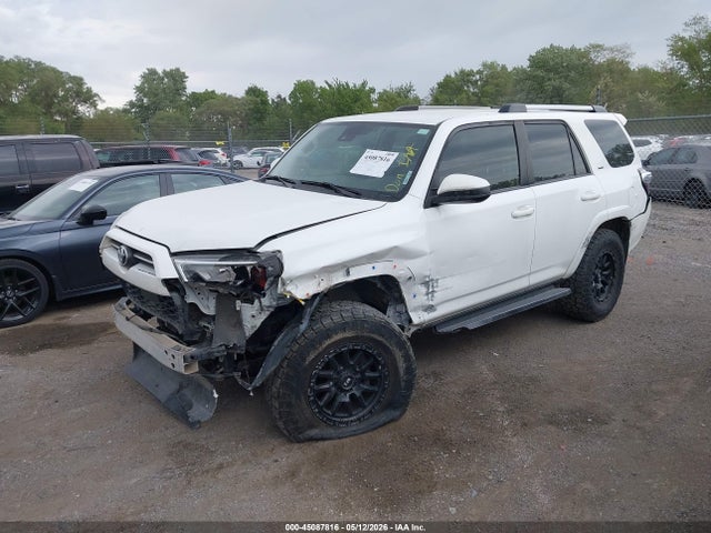 Toyota 4RUNNER SR5 2021 JTEMU5JRXM5868821 Image 2