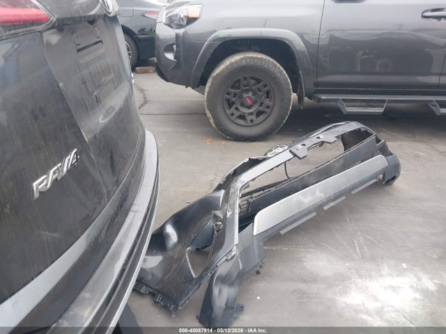 Auction sale of the 2017 Toyota Rav4 Xle, vin: JTMWFREV2HD106665, lot number: 45087914