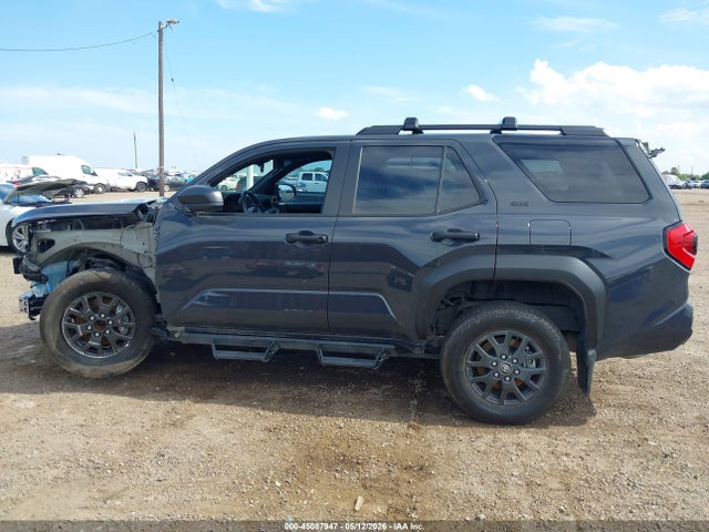 Toyota 4RUNNER SR5 2025 JTEVA5AR5S5000672 Image 32