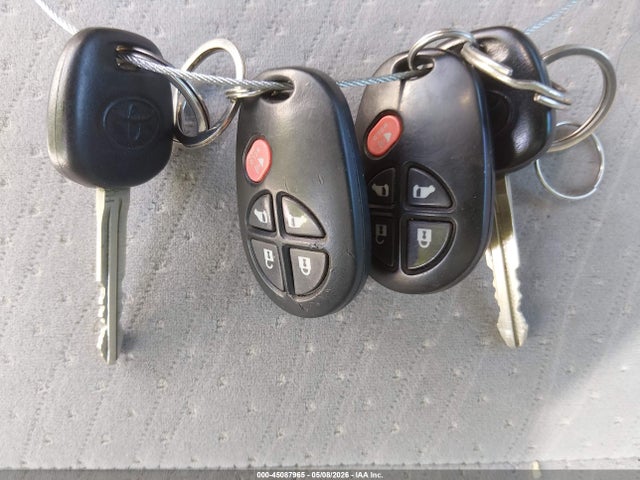 Продаж на аукціоні авто 2017 Toyota Sienna Le 8 Passenger, vin: 5TDKZ3DC0HS827848, номер лоту: 45087965