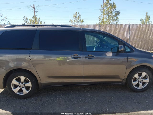 Продаж на аукціоні авто 2017 Toyota Sienna Le 8 Passenger, vin: 5TDKZ3DC0HS827848, номер лоту: 45087965