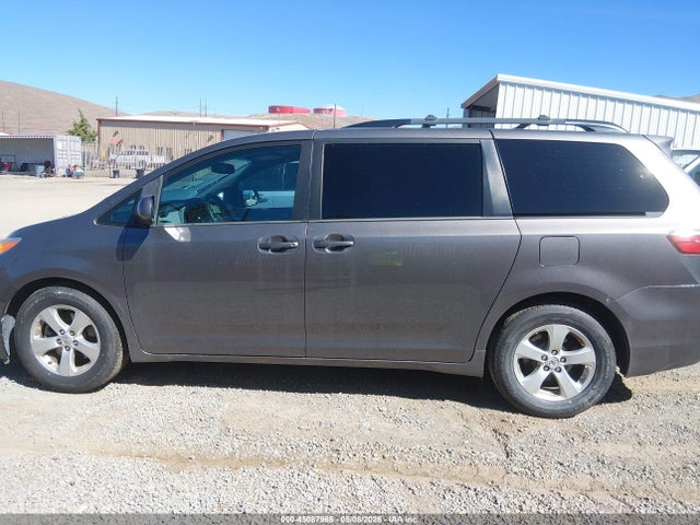 Продаж на аукціоні авто 2017 Toyota Sienna Le 8 Passenger, vin: 5TDKZ3DC0HS827848, номер лоту: 45087965