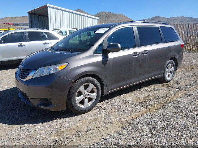 Продаж на аукціоні авто 2017 Toyota Sienna Le 8 Passenger, vin: 5TDKZ3DC0HS827848, номер лоту: 45087965