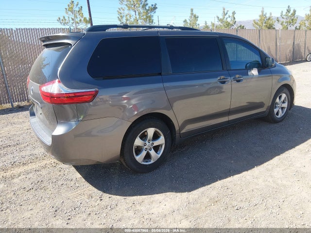 Продаж на аукціоні авто 2017 Toyota Sienna Le 8 Passenger, vin: 5TDKZ3DC0HS827848, номер лоту: 45087965