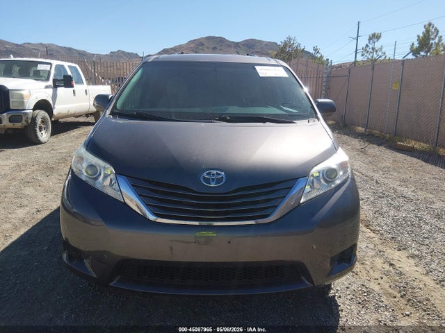 Продаж на аукціоні авто 2017 Toyota Sienna Le 8 Passenger, vin: 5TDKZ3DC0HS827848, номер лоту: 45087965