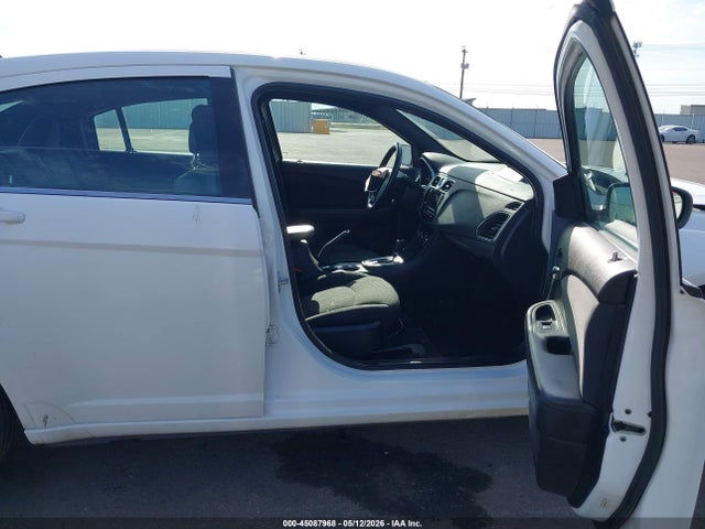 45087968 :رقم المزاد ، 1C3BC1FB9BN626428 vin ، 2011 Chrysler 200 Touring مزاد بيع