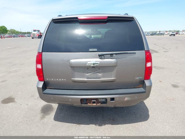 45088146 :رقم المزاد ، 1GNSKJE32BR171950 vin ، 2011 Chevrolet Suburban 1500 Lt1 مزاد بيع