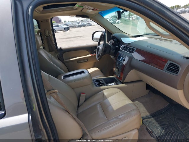 45088146 :رقم المزاد ، 1GNSKJE32BR171950 vin ، 2011 Chevrolet Suburban 1500 Lt1 مزاد بيع