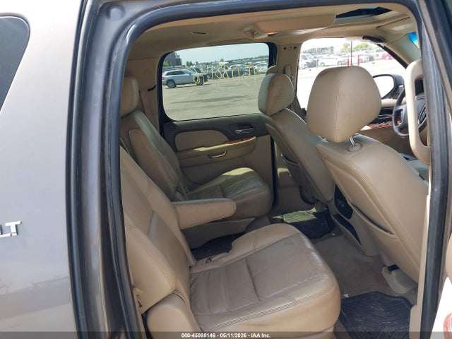 45088146 :رقم المزاد ، 1GNSKJE32BR171950 vin ، 2011 Chevrolet Suburban 1500 Lt1 مزاد بيع