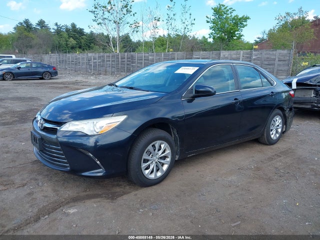 45088149 :رقم المزاد ، 4T1BF1FKXHU659886 vin ، 2017 Toyota Camry Le مزاد بيع
