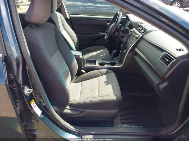 45088149 :رقم المزاد ، 4T1BF1FKXHU659886 vin ، 2017 Toyota Camry Le مزاد بيع