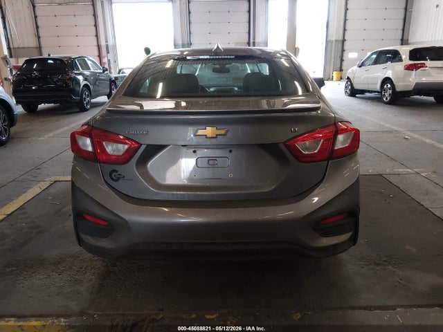 45088821 :رقم المزاد ، 1G1BE5SM0J7153745 vin ، 2018 Chevrolet Cruze Lt Auto مزاد بيع