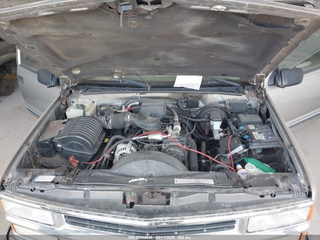 45088836 :رقم المزاد ، 1GNFK16R8XJ572557 vin ، 1999 Chevrolet Suburban 1500 Lt مزاد بيع