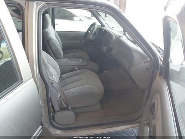 45088836 :رقم المزاد ، 1GNFK16R8XJ572557 vin ، 1999 Chevrolet Suburban 1500 Lt مزاد بيع