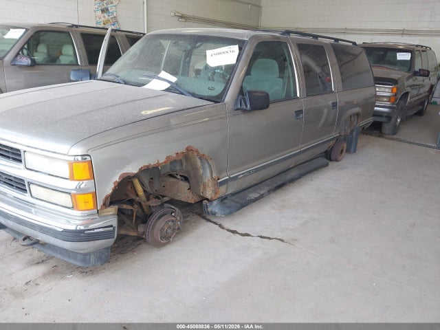 45088836 :رقم المزاد ، 1GNFK16R8XJ572557 vin ، 1999 Chevrolet Suburban 1500 Lt مزاد بيع
