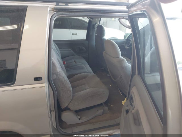 45088836 :رقم المزاد ، 1GNFK16R8XJ572557 vin ، 1999 Chevrolet Suburban 1500 Lt مزاد بيع