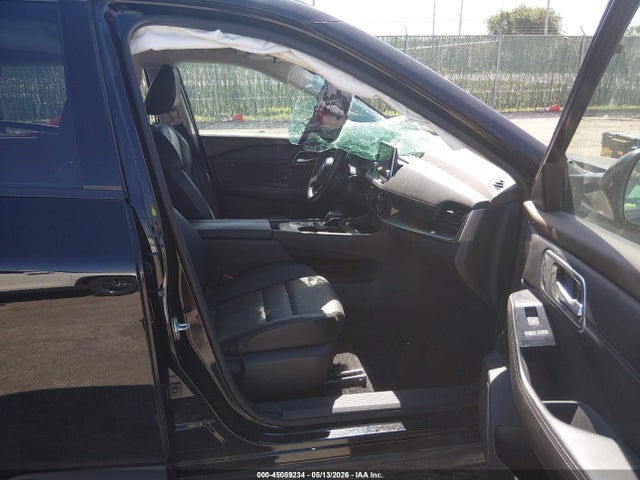 5N1AT3BA1MC722662 Nissan Rogue Sv Fwd
