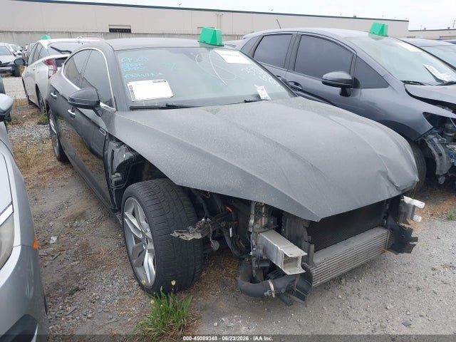 2019 Audi A5 45 Premium მანქანა იყიდება აუქციონზე, vin: WAUANCF58KA060015, აუქციონის ნომერი: 45089348