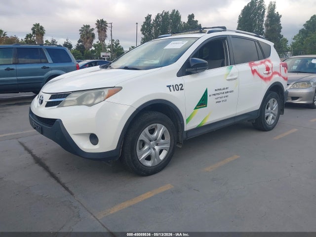 Toyota RAV4 LE 2014 JTMBFREV8EJ003844 Image 2