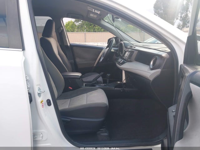 Toyota RAV4 LE 2014 JTMBFREV8EJ003844 Image 5