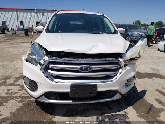1FMCU9J90HUE95142 Ford Escape Titanium
