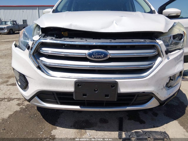 1FMCU9J90HUE95142 Ford Escape Titanium