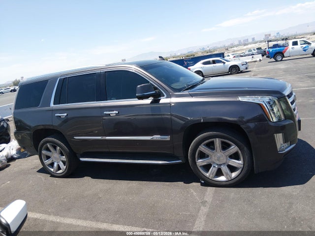 45089759 :رقم المزاد ، 1GYS3BKJ5HR347911 vin ، 2017 Cadillac Escalade Luxury مزاد بيع