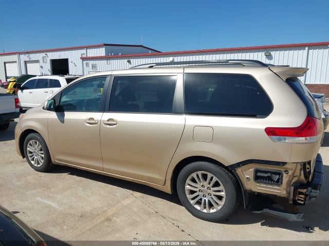 45089766 :رقم المزاد ، 5TDYK3DC2DS297312 vin ، 2013 Toyota Sienna Xle V6 8 Passenger مزاد بيع