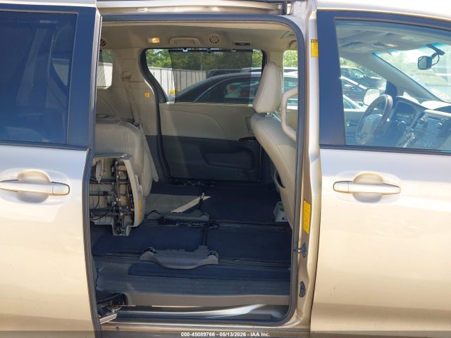 45089766 :رقم المزاد ، 5TDYK3DC2DS297312 vin ، 2013 Toyota Sienna Xle V6 8 Passenger مزاد بيع