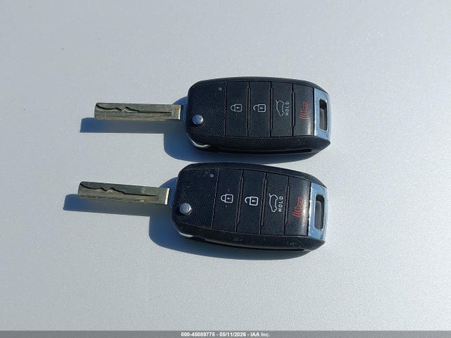 5XYPG4A55HG250268 KIA Sorento 3.3l Lx