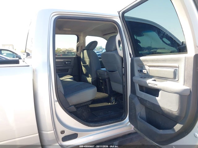 45089807 :رقم المزاد ، 3C6UR5DL9HG625214 vin ، 2017 Ram 2500 Big Horn  4x4 6'4 Box مزاد بيع